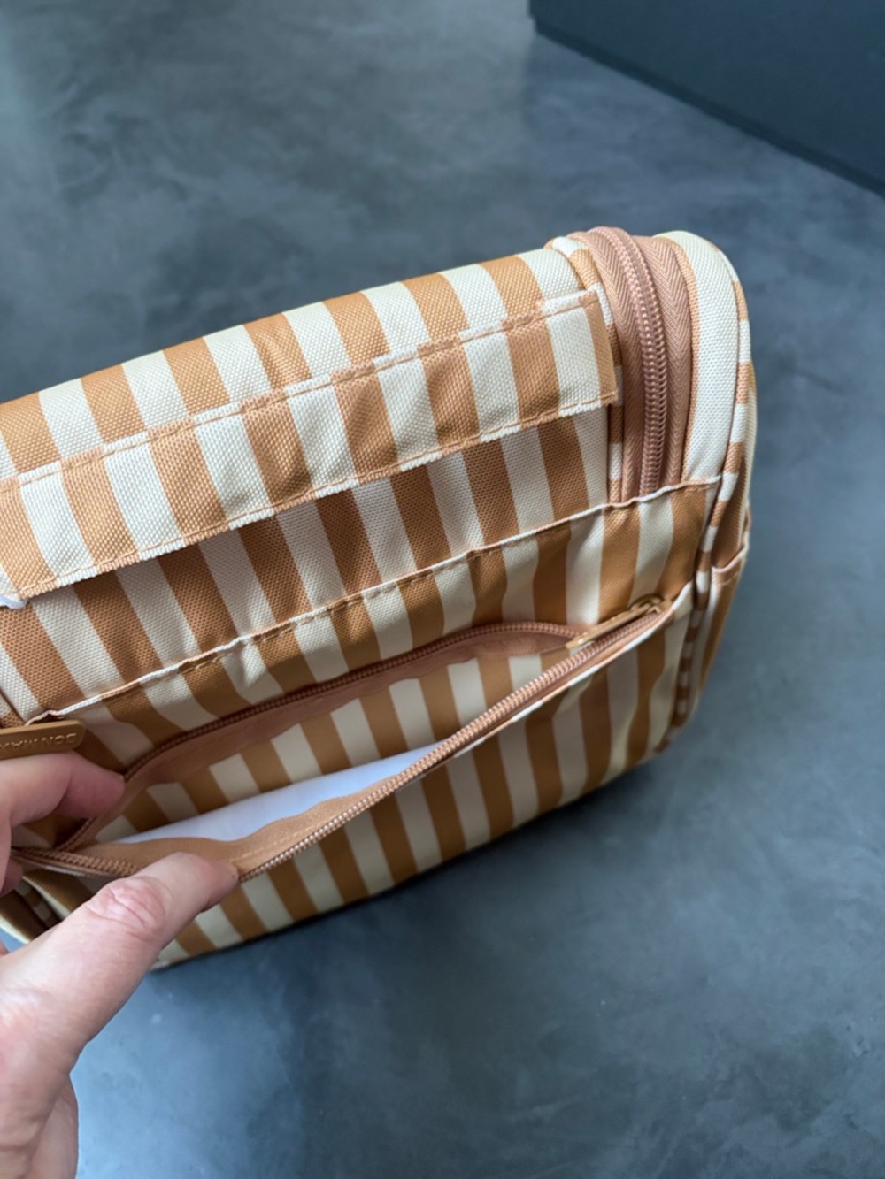 NWT Bon Maxie Toiletry Bag - Picture 3 of 8